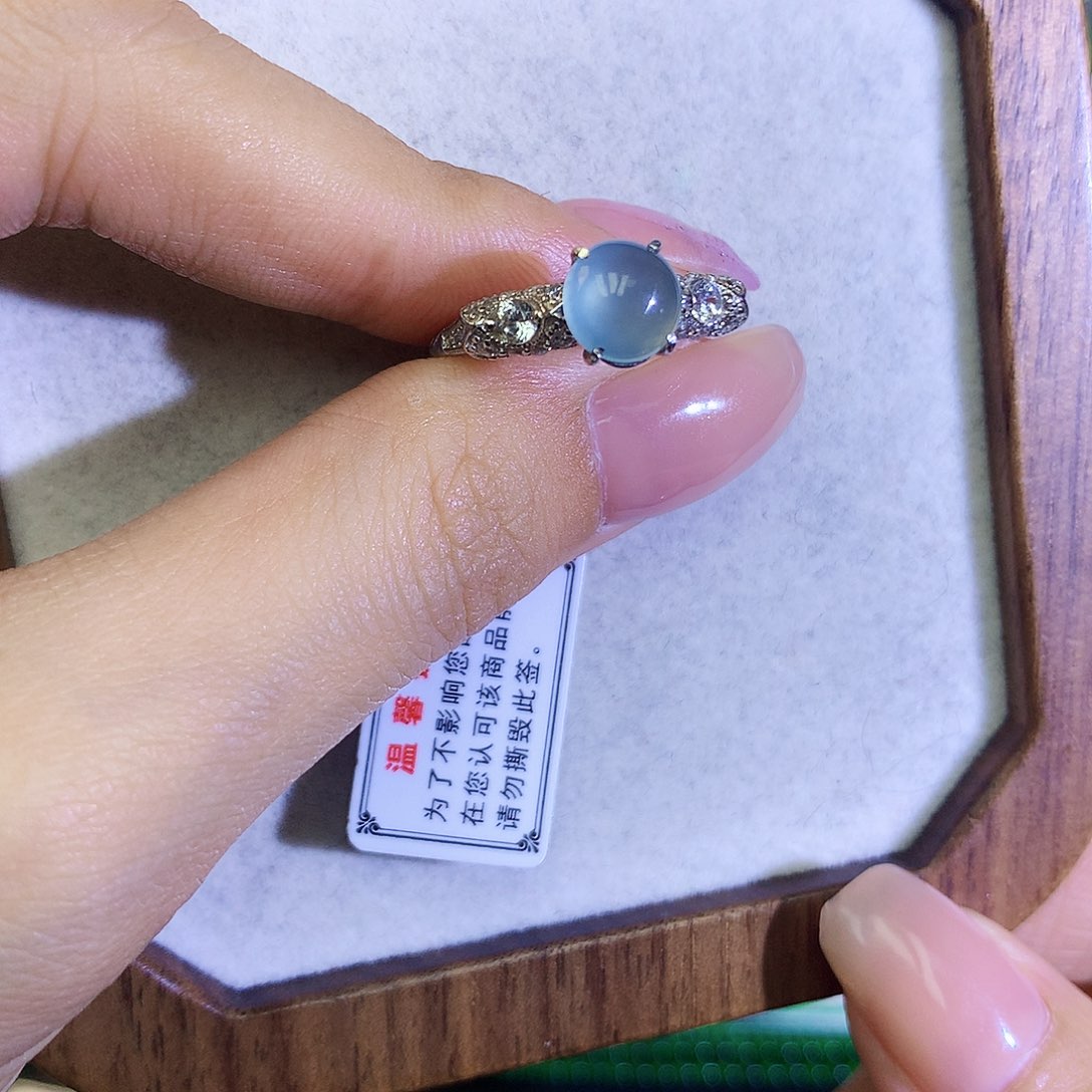 翡翠戒指银S925镶嵌天然翡翠戒指
