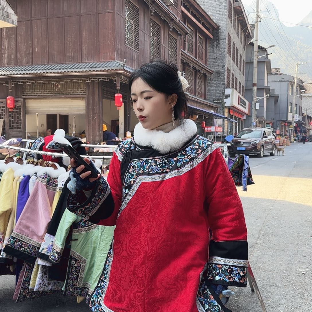 ଫ***࿐湘西苗族刺绣短款150 100斤