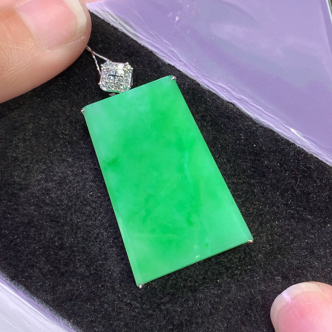 翡翠吊坠(赠链)18K金镶嵌