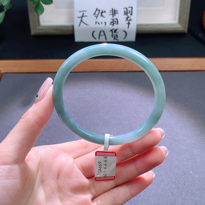 翡翠手镯未镶嵌天然翡翠手镯