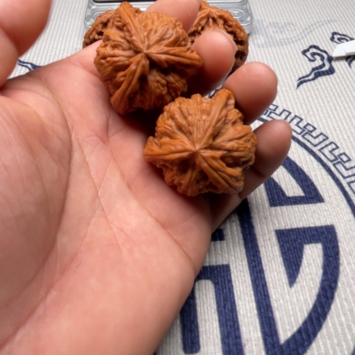 有***已文玩核桃吊坠三棱