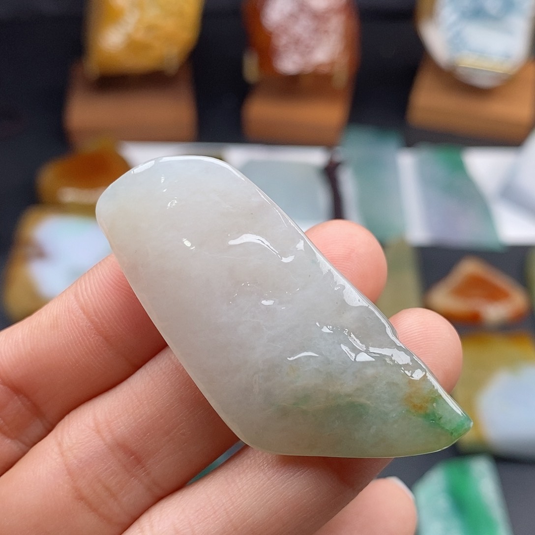 翡翠颈饰未镶嵌翡翠