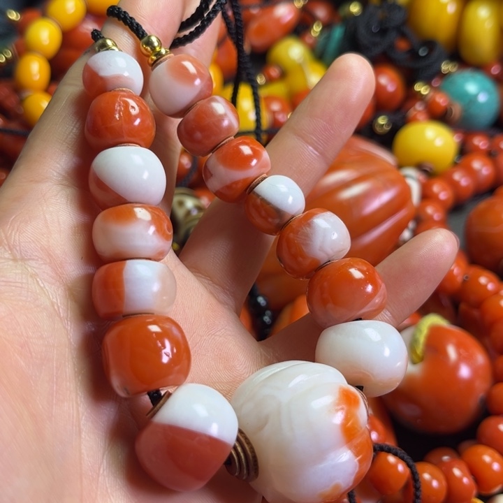 颈饰琉璃当**姆琉璃………….