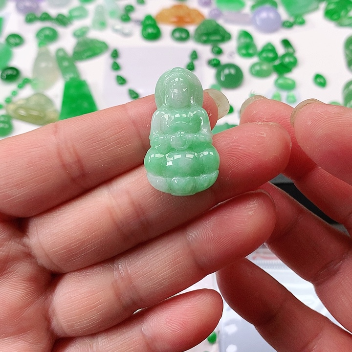 翡翠颈饰未镶嵌翡翠