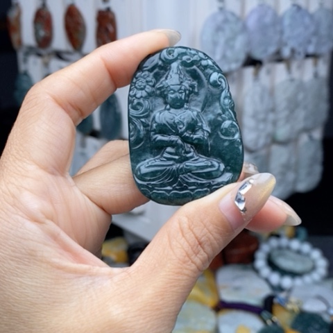 翡翠颈饰未镶嵌翡翠