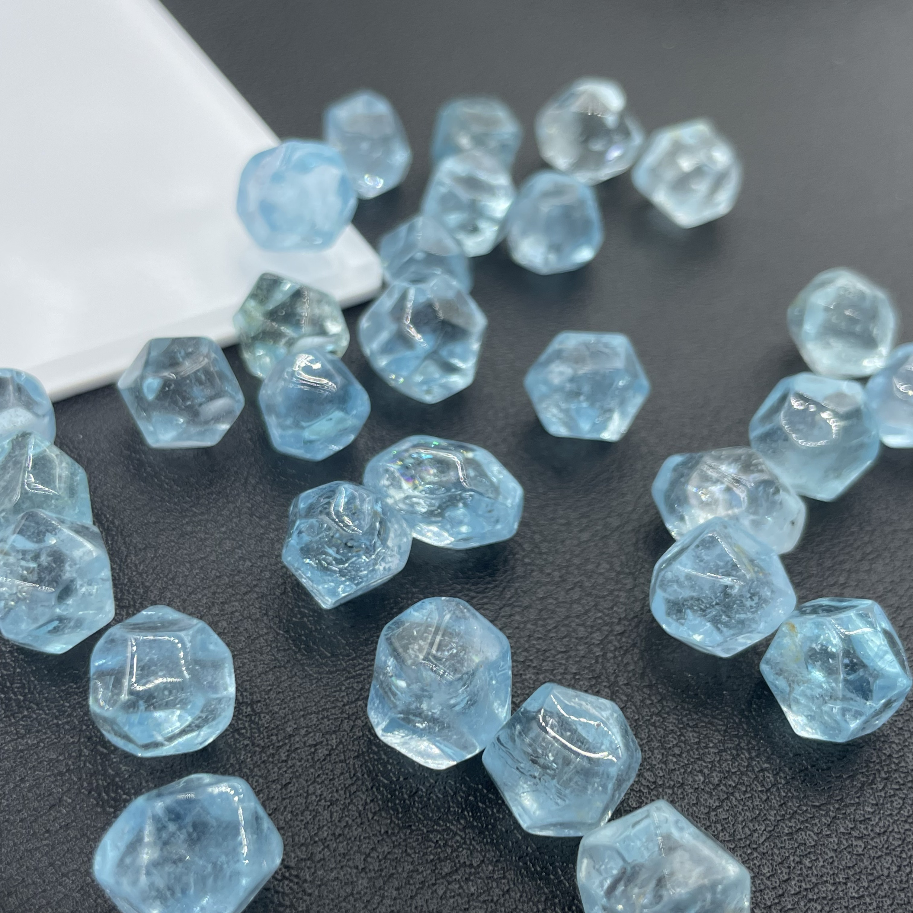 「戴琴珠宝」DQ1559-托帕石随形通孔配件（多样性发其一）