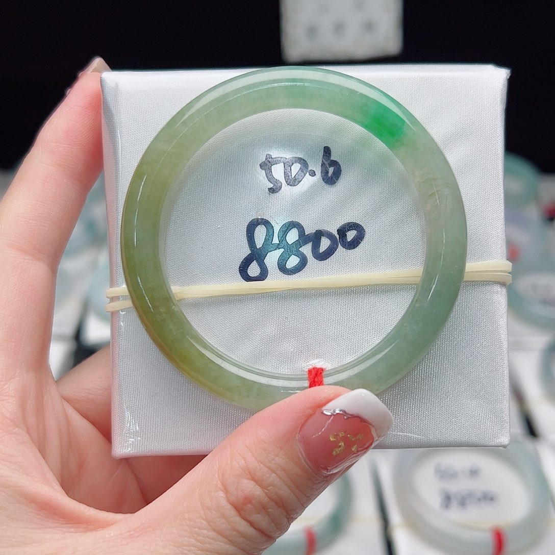 翡翠手镯（圆镯）未镶嵌