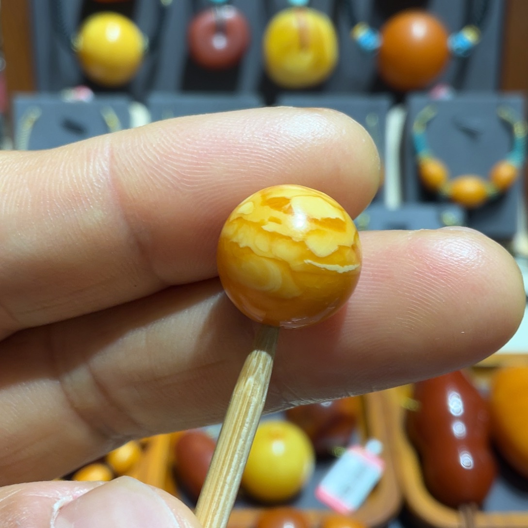琥珀颈饰未镶嵌天然白花蜡单珠直径13.9（微瑕）