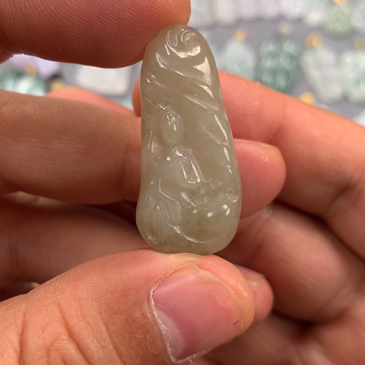 翡翠颈饰未镶嵌悟到