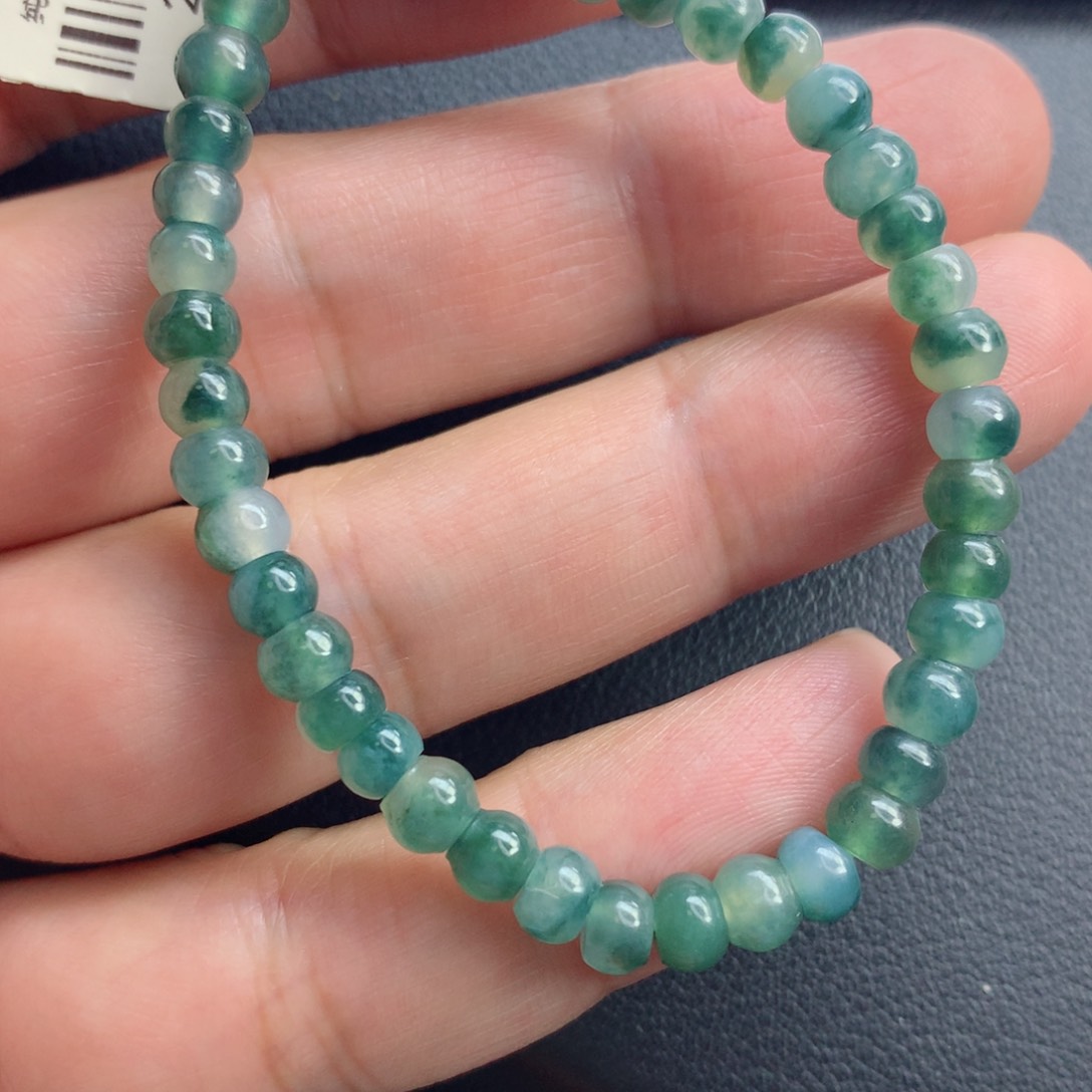 翡翠颈饰未镶嵌手串