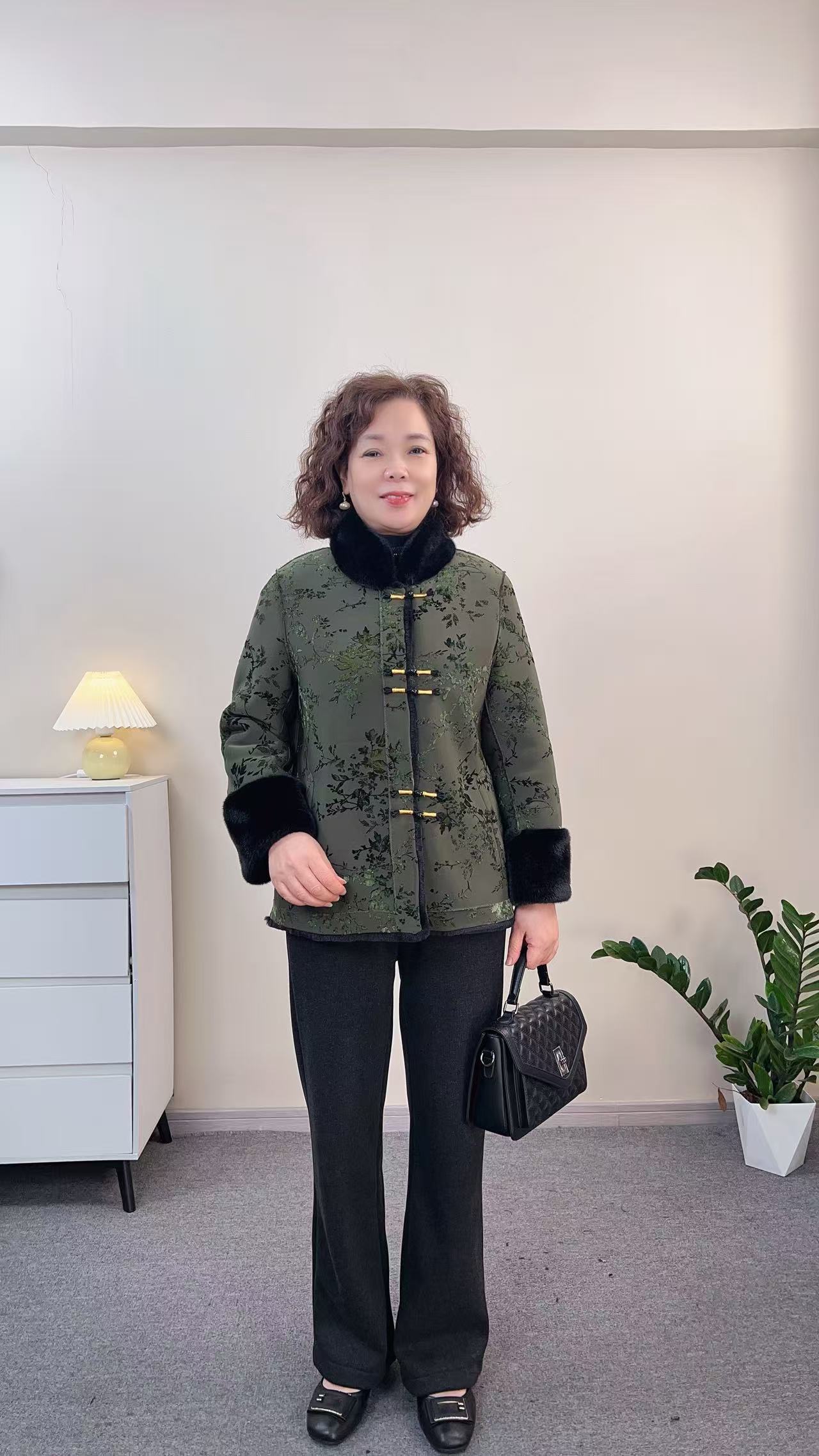 冬季中国风加绒加厚保暖皮毛一体外套中老年女装加厚国风