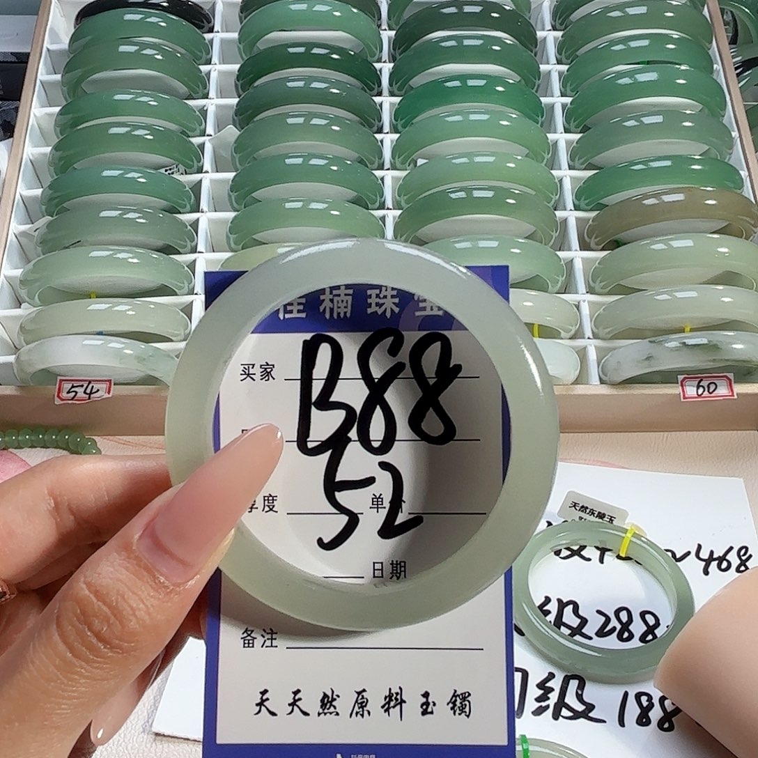 忻***.未镶嵌手镯石英质玉