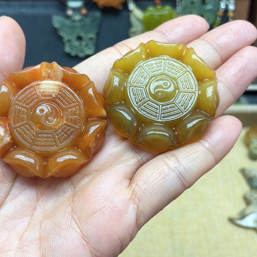 海***话未镶嵌蛇纹石玉颈饰