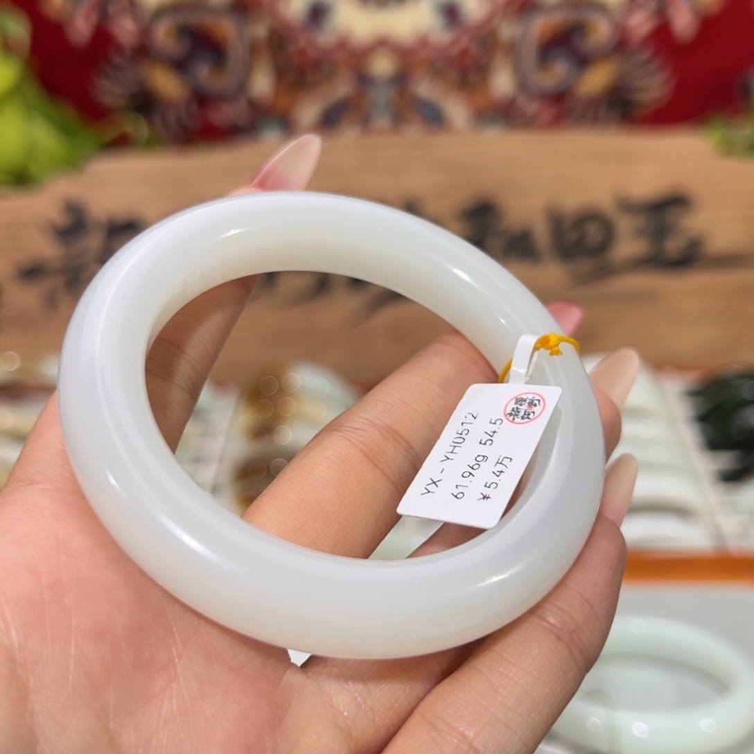 未镶嵌手镯和田玉时尚和田玉手镯 油细高背泥鳅首选