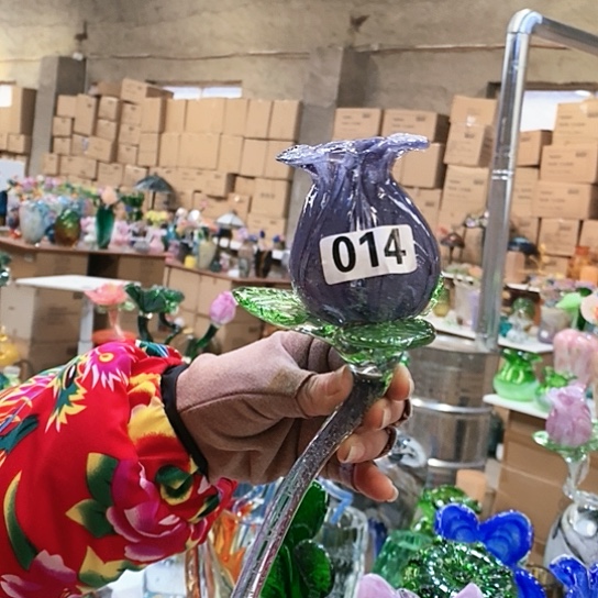 琉璃花瓶高45厘米宽9厘米