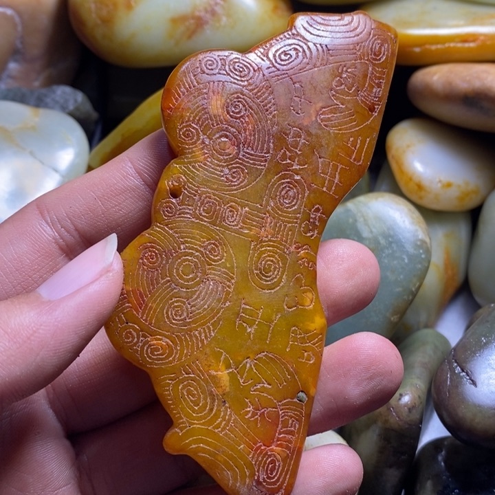 未镶嵌和田玉（糖玉）挂件惊**舞