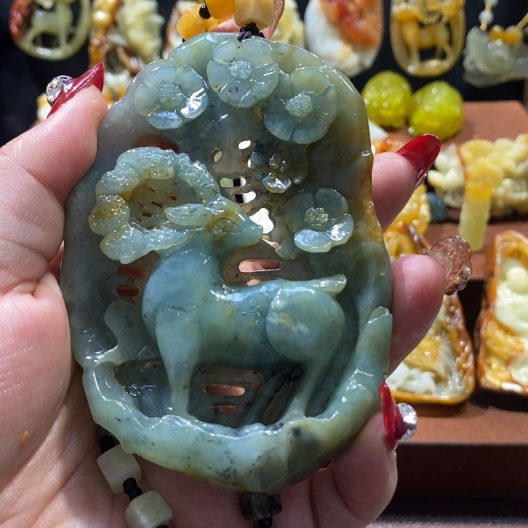 蛇纹石玉颈饰未镶嵌