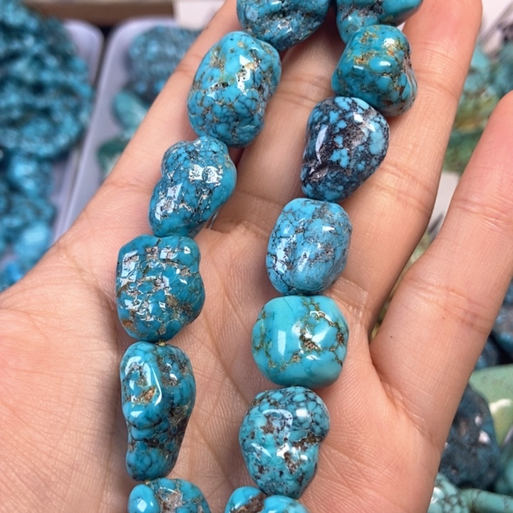 绿松石未镶嵌颈饰