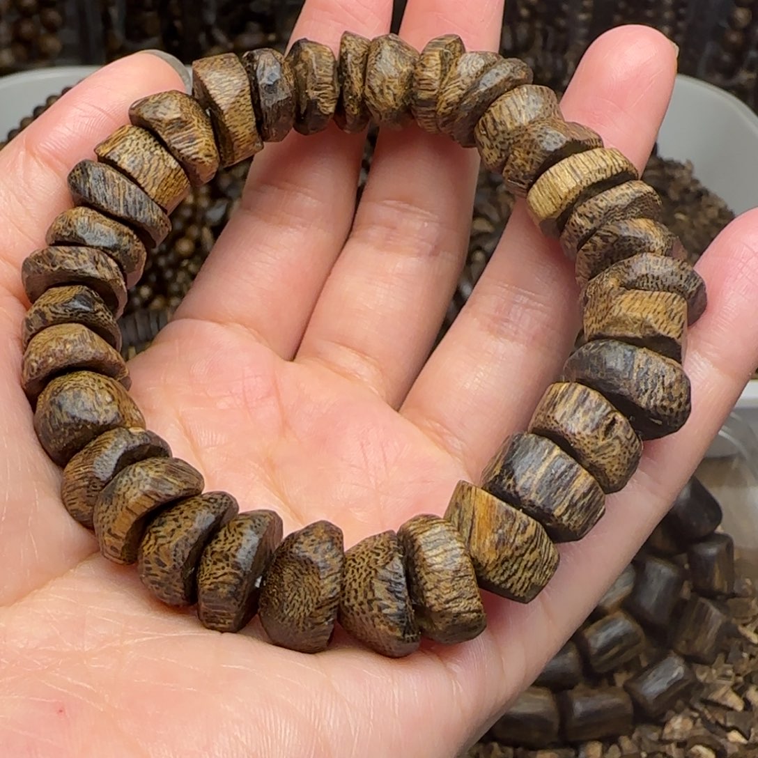 沉香手串K***葛单圈树丁包壳海南老白棋18.9克