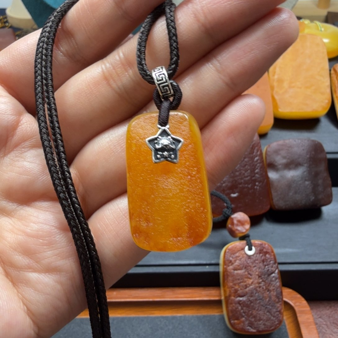 琥珀吊坠(赠链)未镶嵌