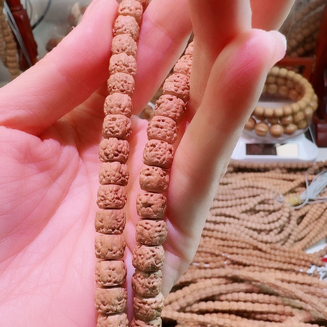 文玩核桃吊坠?***郎很漂亮串串