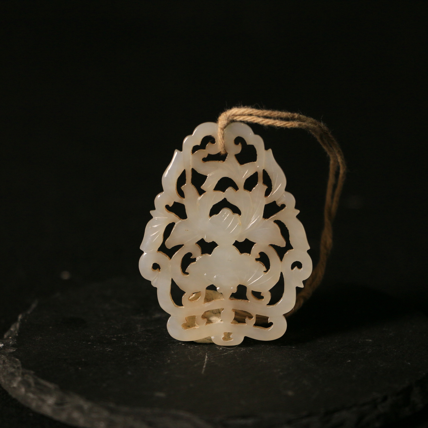 16F183清 白玉福从天降镂空佩