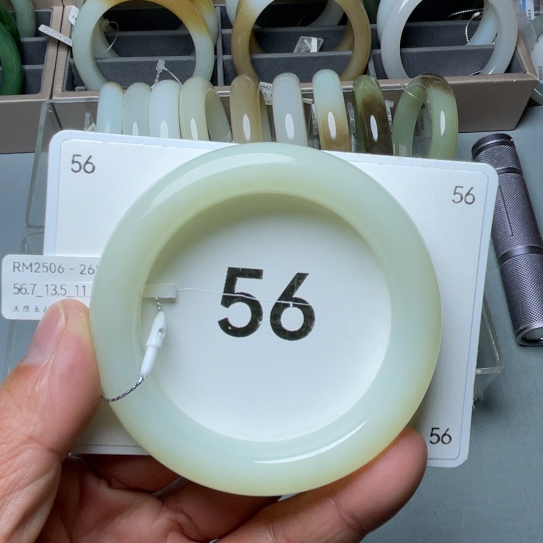 轻***～和田玉未镶嵌手镯