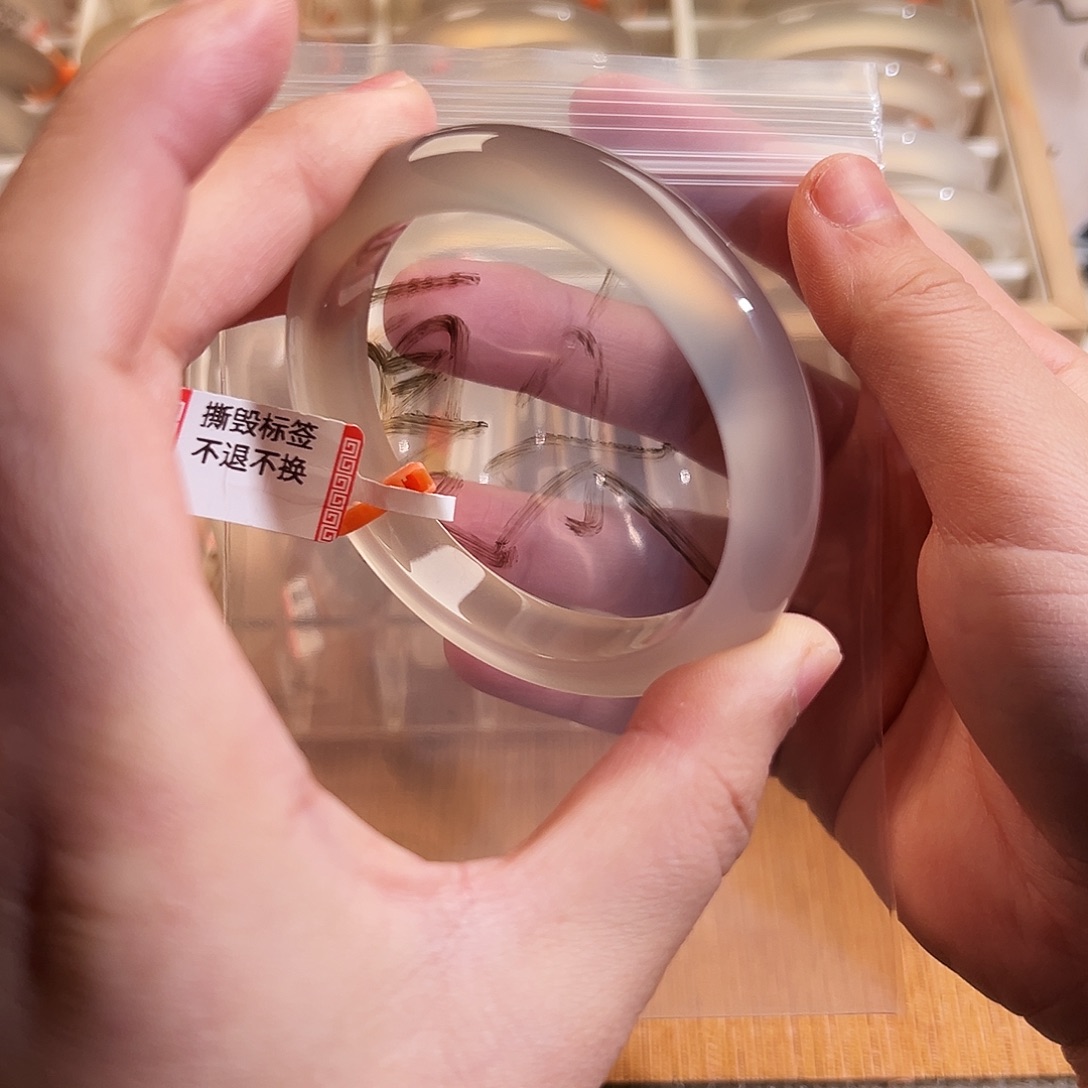 夏****玛瑙/玉髓未镶嵌手镯