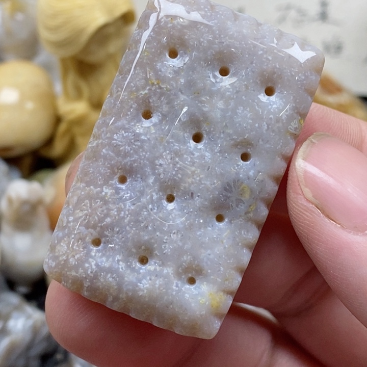 颈饰未镶嵌硅化珊瑚（珊瑚玉）