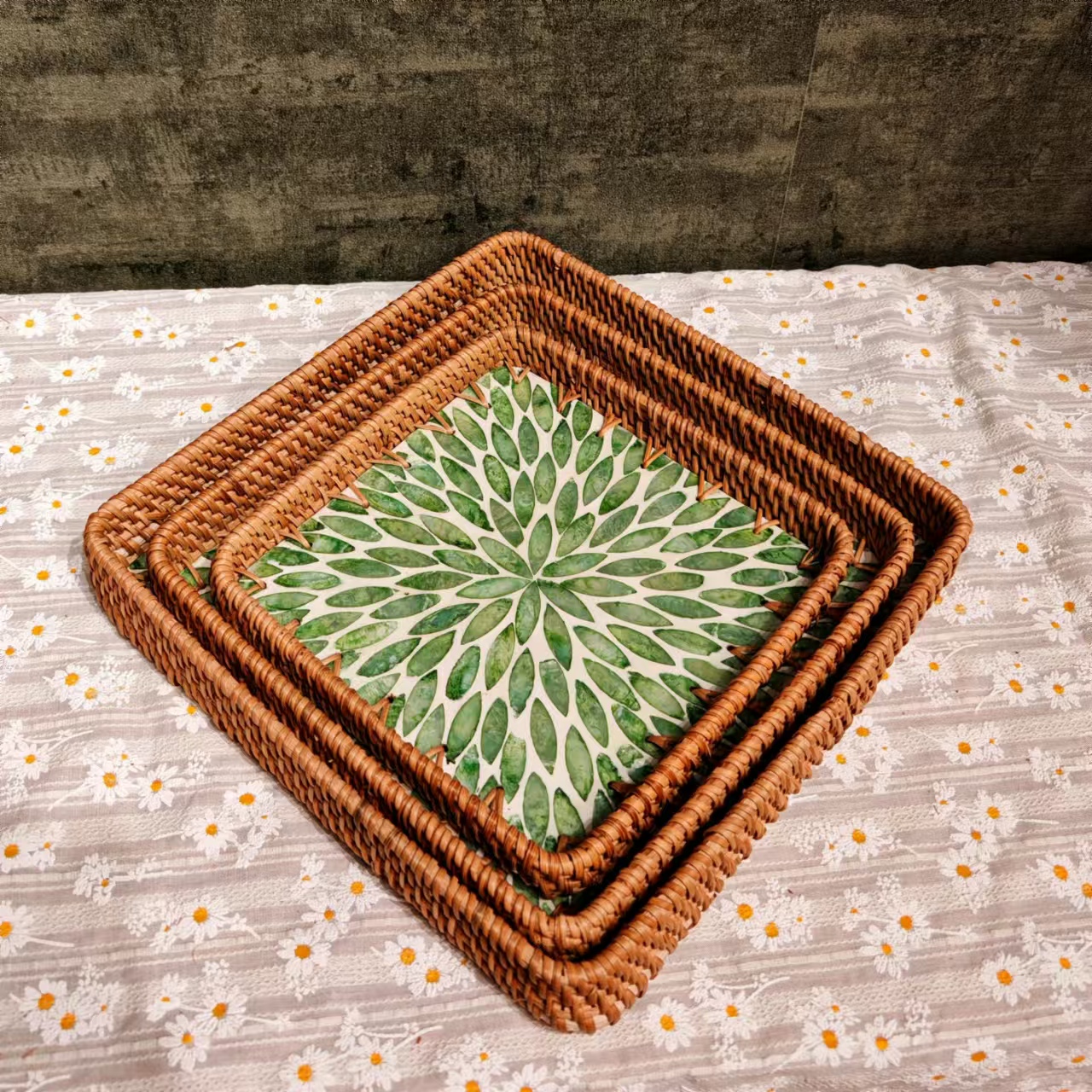 H越南真藤手工编织29*29*4正方形绿菊花贝壳盘客厅桌面水果零食盘