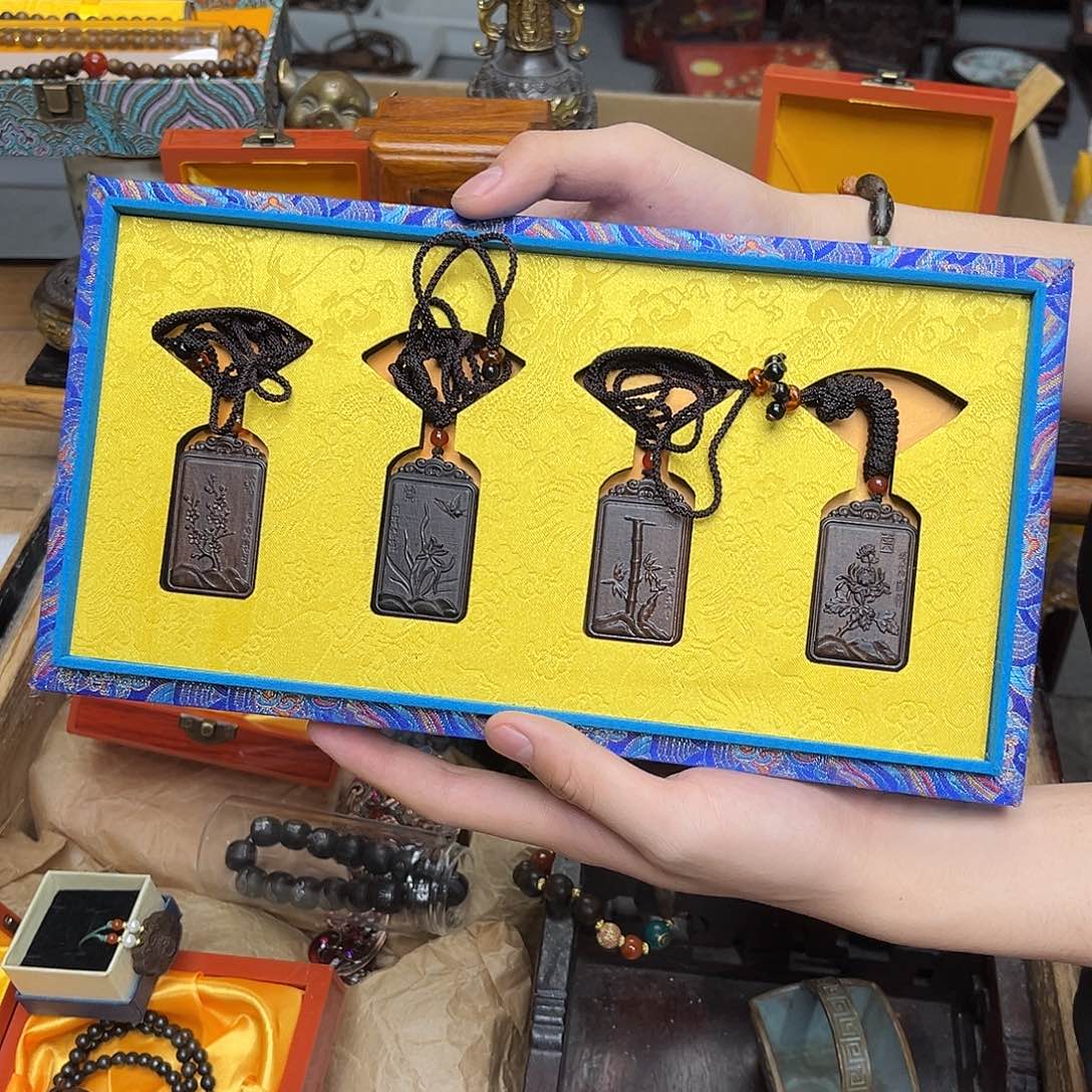 大叶紫檀（黑酸枝木类）