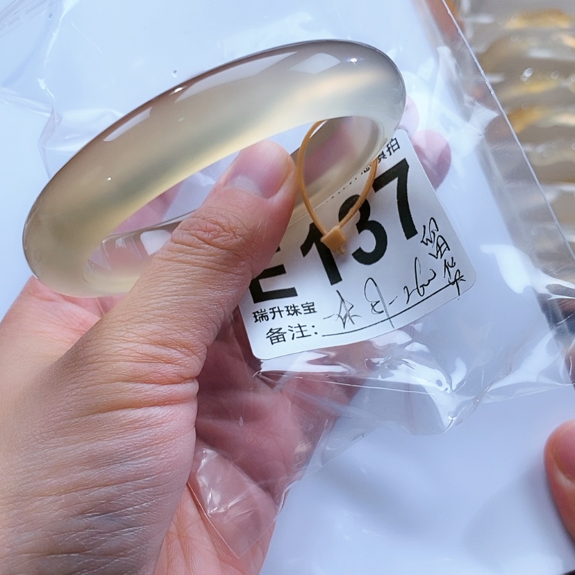【闪购商品】手镯玛瑙/玉髓未镶嵌一*