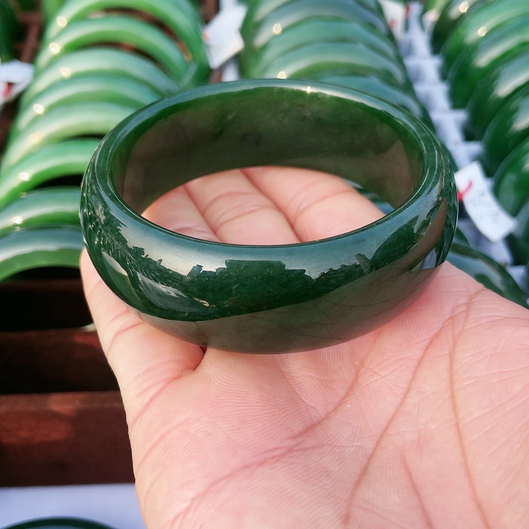 【闪购商品】和田玉手镯未镶嵌N**a