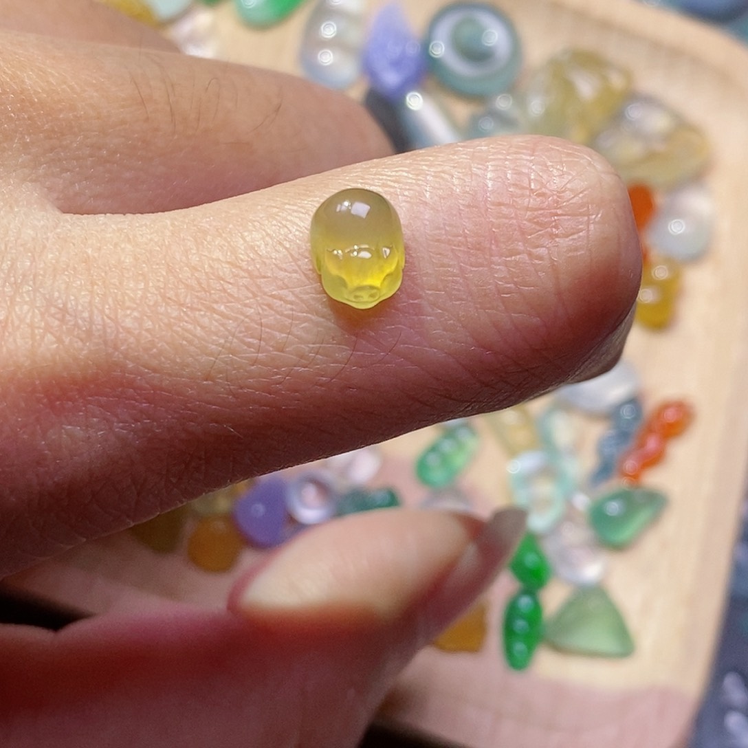 翡翠颈饰未镶嵌翡翠