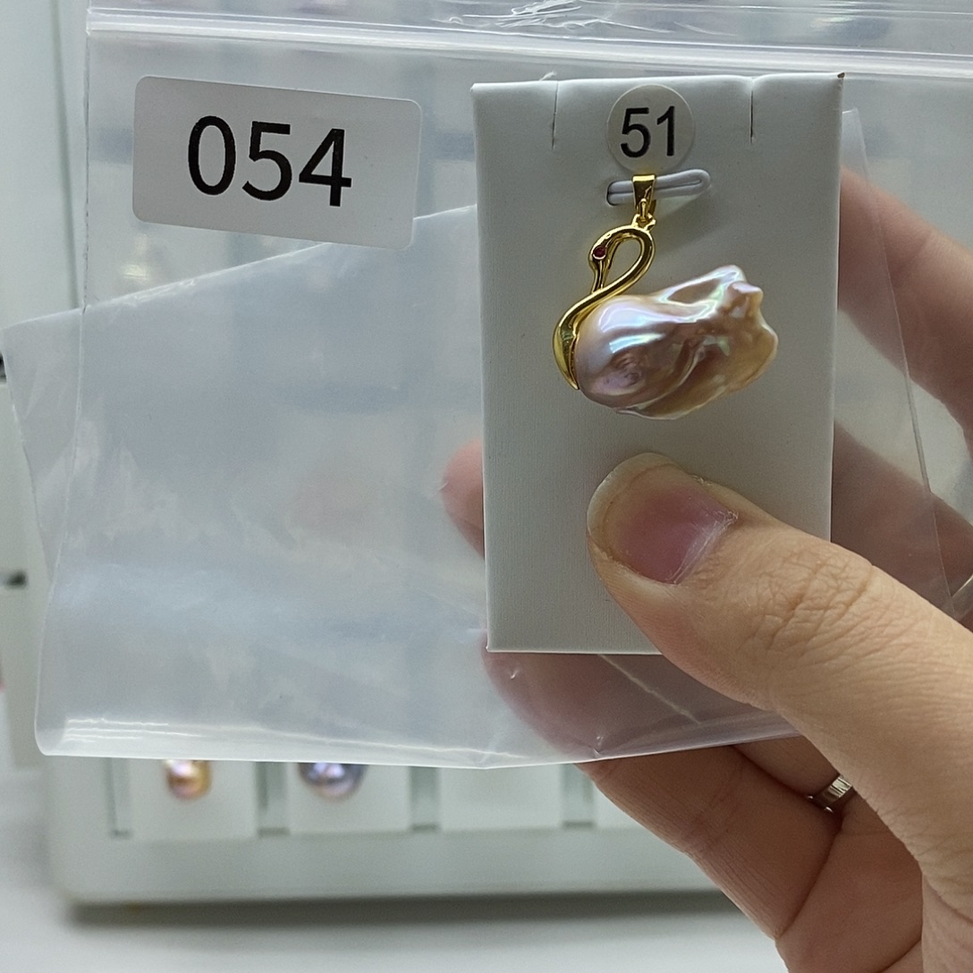 桃***子颈饰合金淡水珍珠