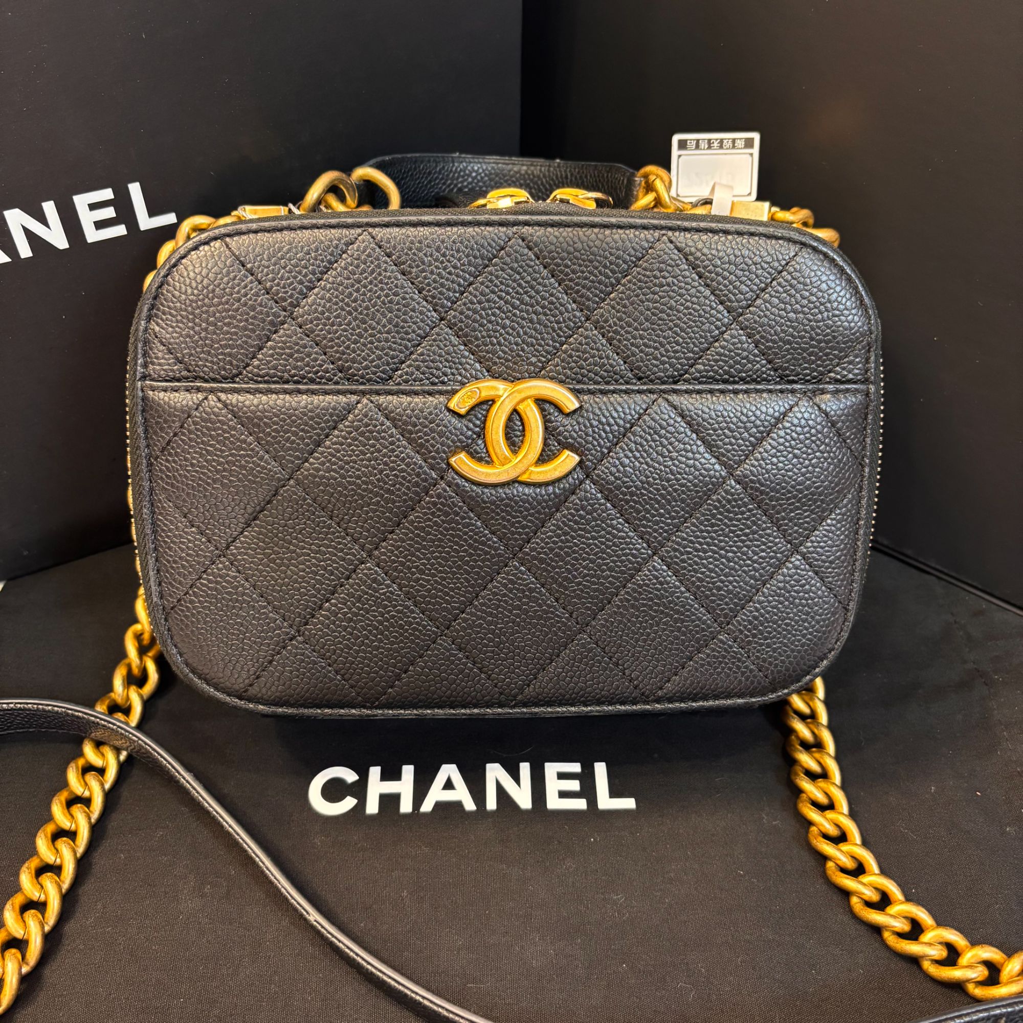 95新 Chanel/香奈儿 多多奢品/香奈儿黑金荔枝牛斜挎盒子/98新