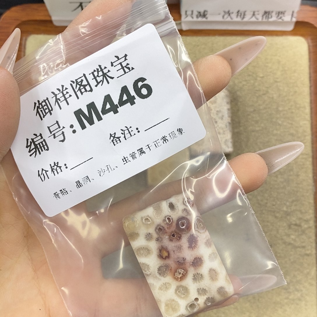 石英质玉未镶嵌颈饰〖****〗
