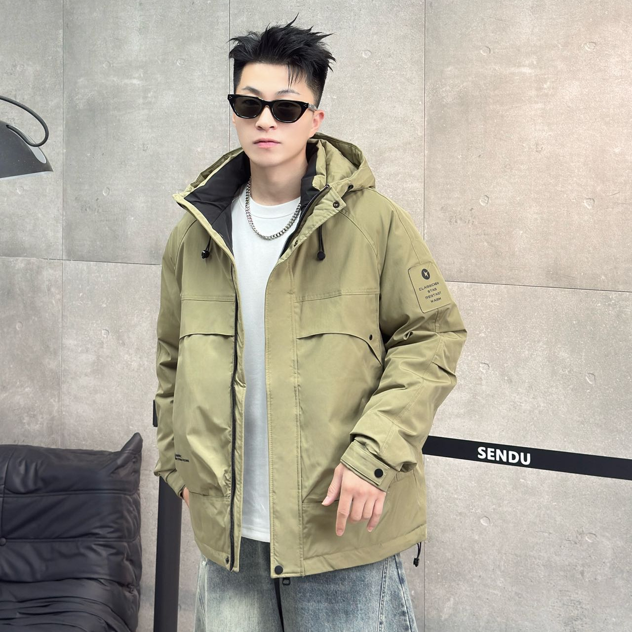 冬季情侣款时尚潮流保暖冲锋衣防寒服8121