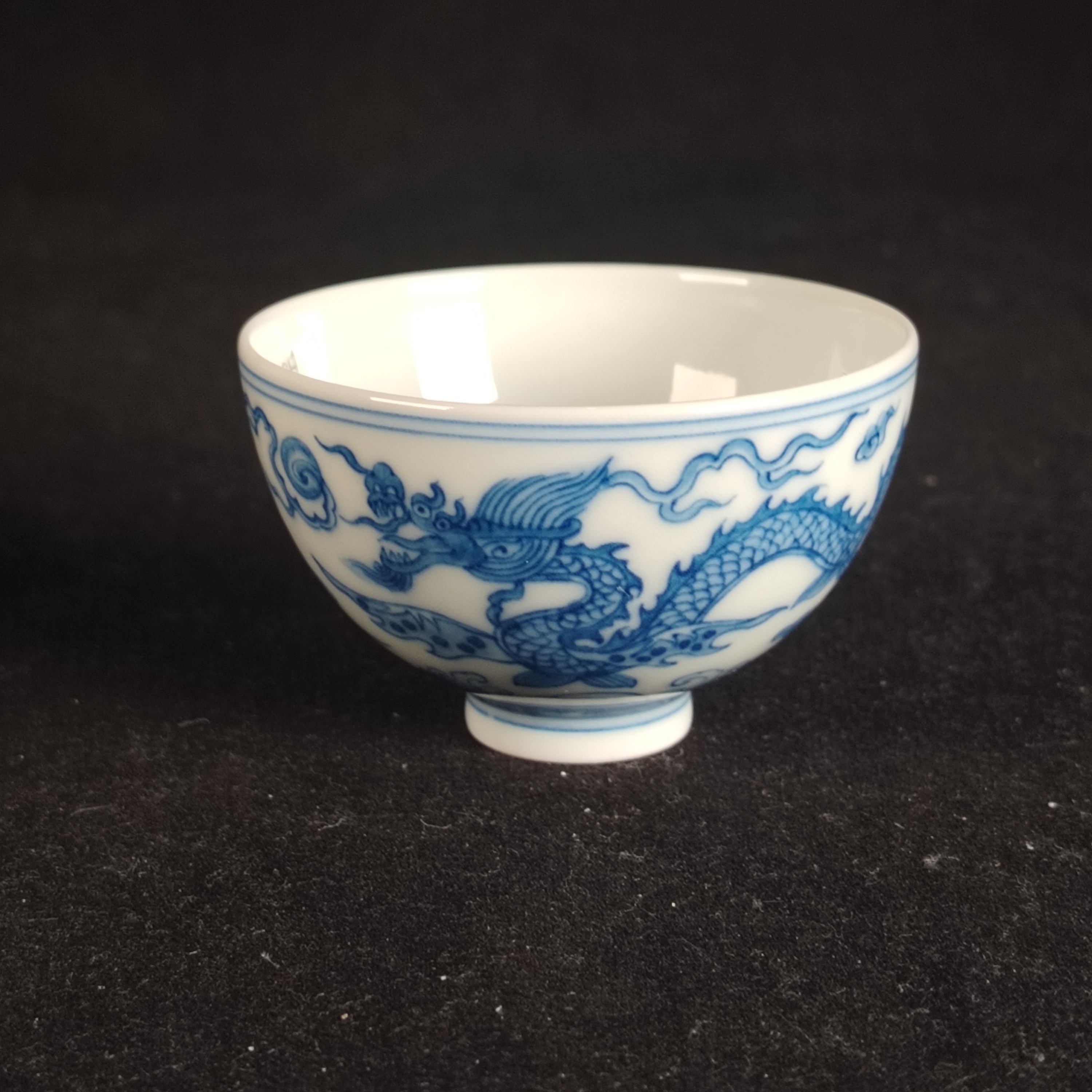 青花龙纹戏珠纹杯