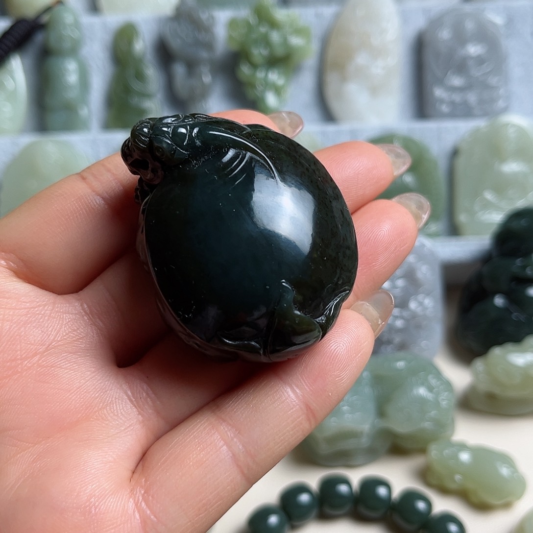 和田玉未镶嵌把件