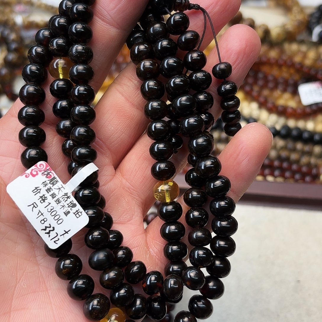 大***哥琥珀未镶嵌裸石八91368