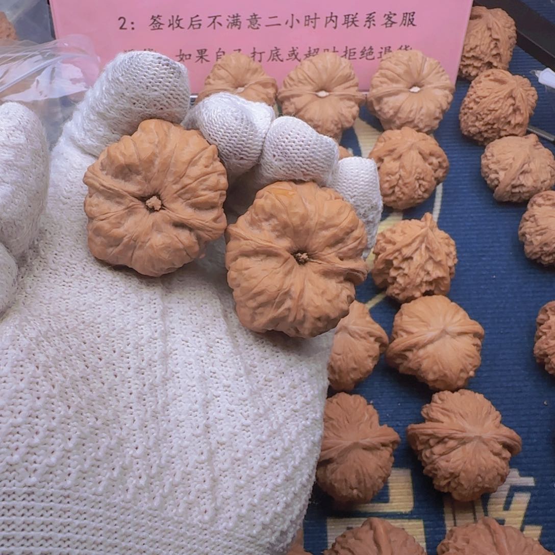 ℳ****L全品无修精品蛤蟆头