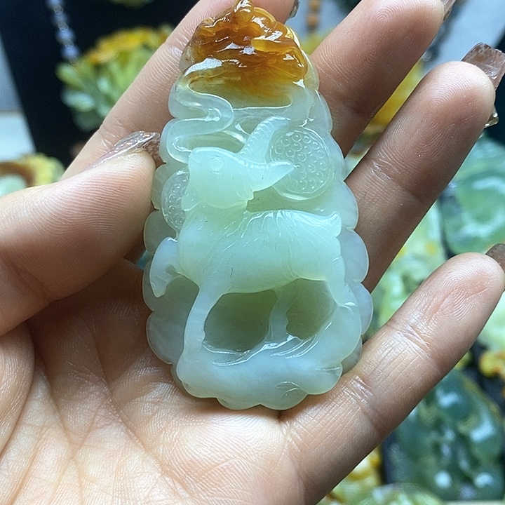 蛇纹石玉挂件未镶嵌