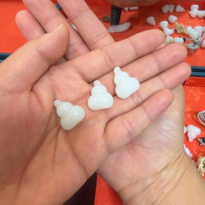 和田玉（糖玉）未镶嵌颈饰