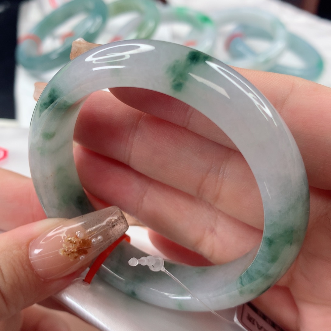 翡翠手镯未镶嵌51.9圈口