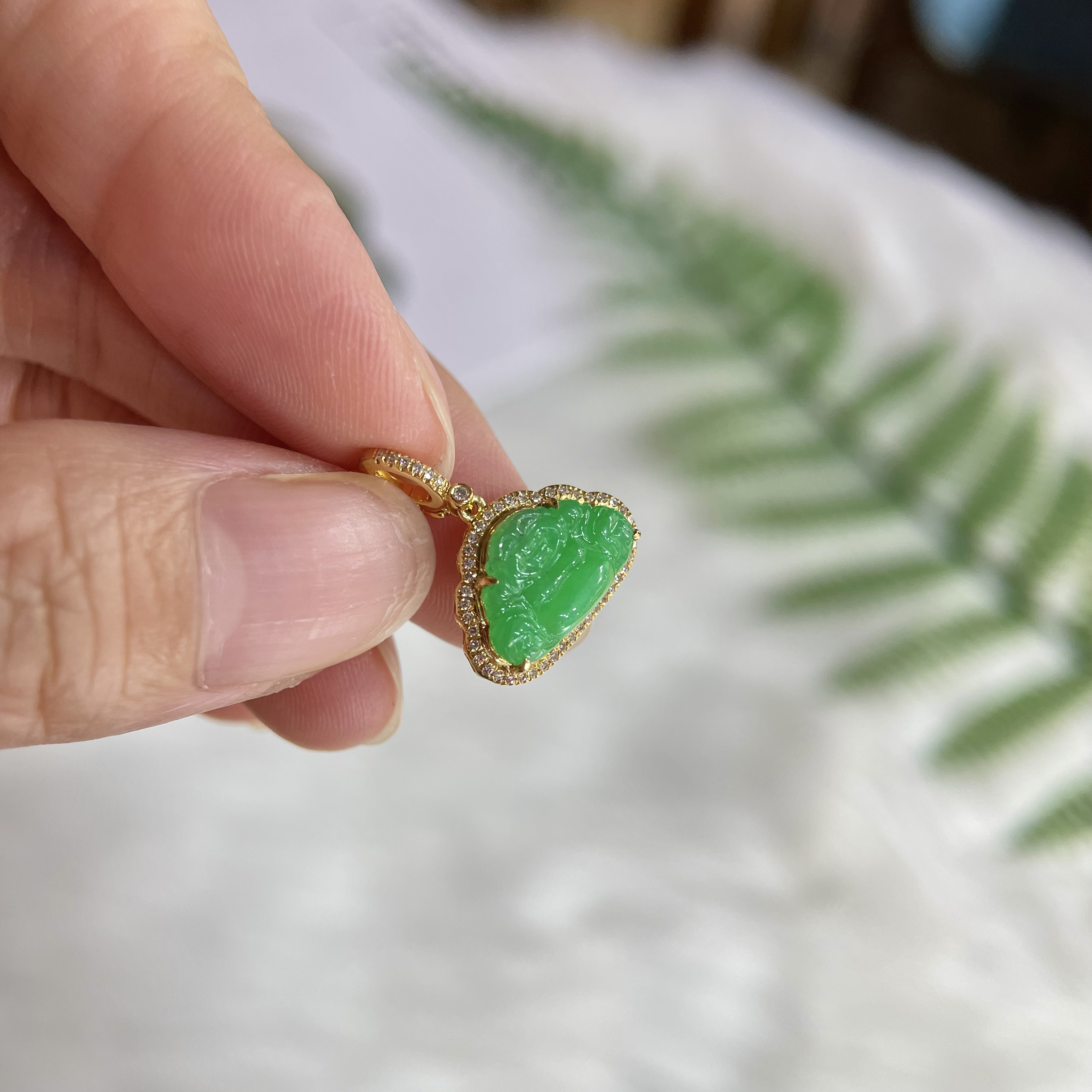 天然A货翡翠18k金镶嵌高冰正阳绿佛公小滴流吊坠