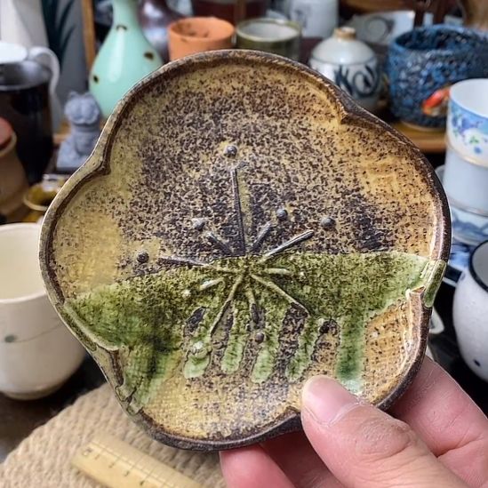    中古物品默认微瑕，谨慎参拍，满18包邮！