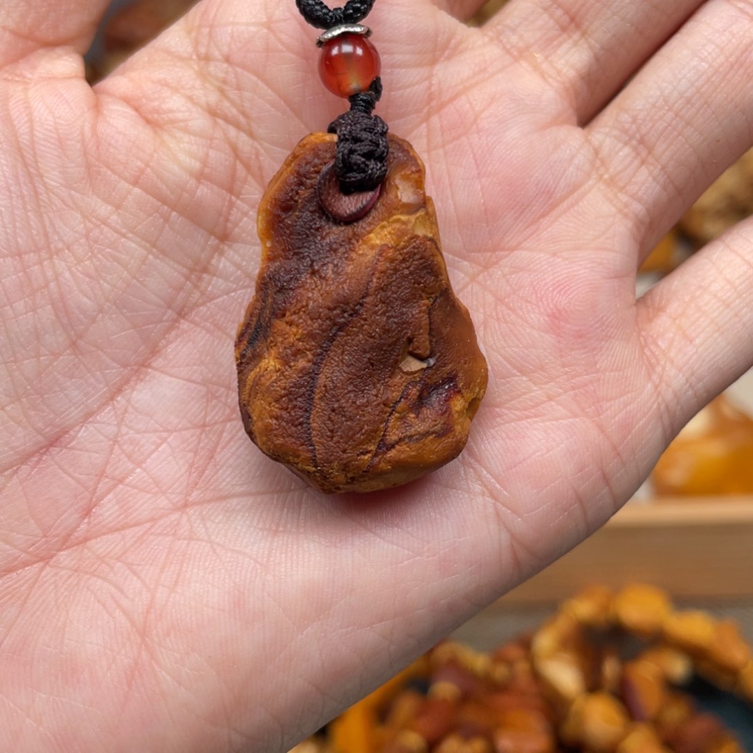 琥珀珠宝奇石未镶嵌