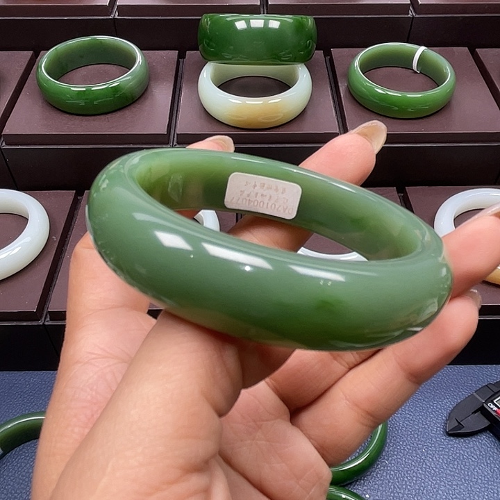 和田玉（碧玉）未镶嵌手镯