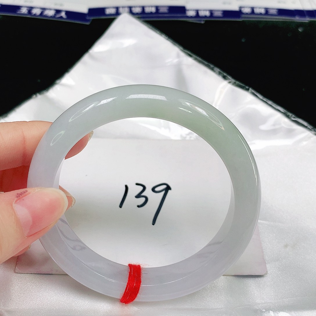 翡翠手镯未镶嵌翡翠手镯未镶嵌